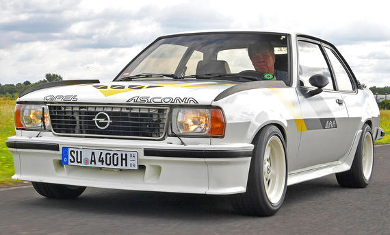 Opel Ascona 400 - Zbigniew Mazar Der Opel Ascona 400 fahrend von vorne
