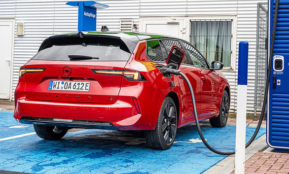 Opel Astra Sports Tourer Electric (2023)