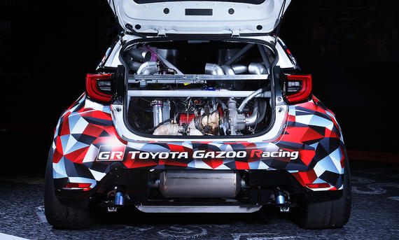 Toyota GR Yaris M-Concept (2025) - Toyota Blick durch die Heckklappe in den Motorraum des Toyota GR Yaris M-Concept (2025).
