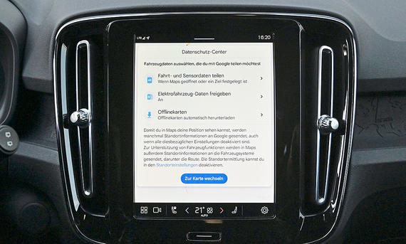 Bild zeigt den Infotainment-Bildschirm des Volvo XC40 Recharge Extended Range nach einem Software-Update.