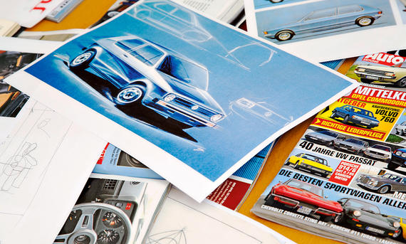 Exklusiv Interview: Designer Giorgetto Giugiaro - Anschauungsunterricht: Giugiaro legt seine Skizzen vor, hier den Golf I, wie VW ihn baute Giorgetto Giugiaro Designer Reportage Interview Golf I Skizze Bilder