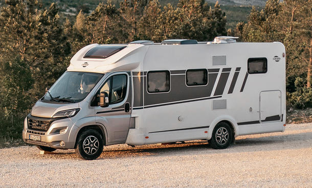 Carado T448 (2024) stehend, von schräg vorne links
