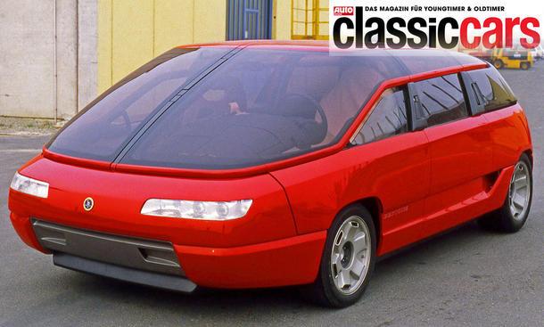 Der Bertone Lamborghini Genesis statisch von schräg vorne fotografiert.