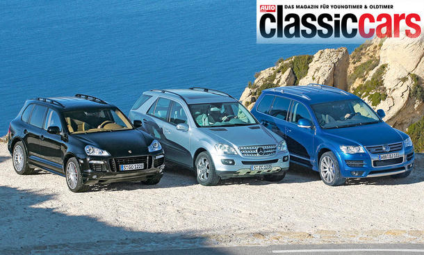 Porsche Cayenne GTS/Mercedes ML 500/VW Touareg R50 statisch von schräg vorne fotografiert. 