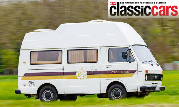 Der VW LT 28 Westfalia Sven Hedin fahrend von schräg vorne fotografiert. 
