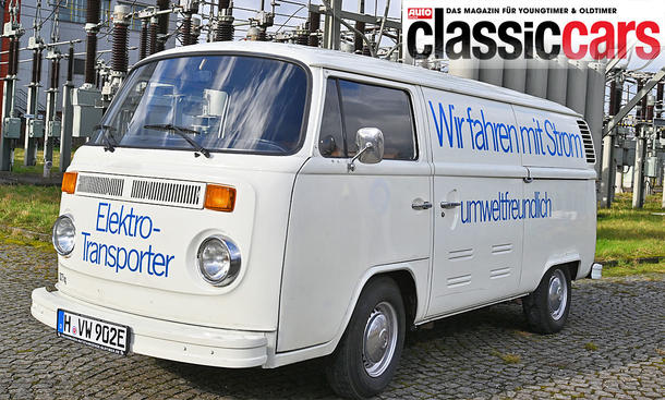Der VW T2 Elektrotransporter stehend von schräg vorne