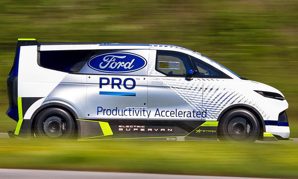 Ford Pro Electric Transit SuperVan (2022)