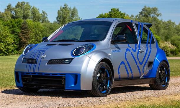 Der Nissan Micra 350SR Restomod stehend von schräg vorne fotografiert.
