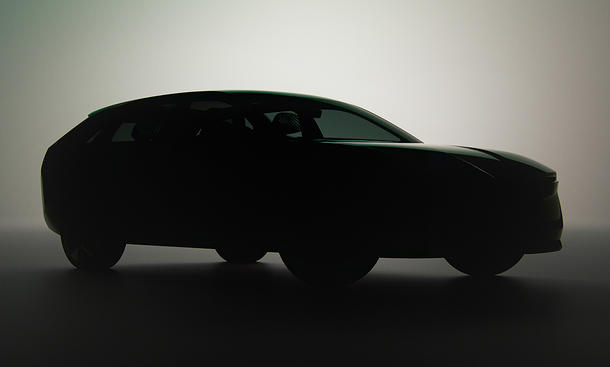 Ein ansonsten dunkles Bild zeigt die dreidimensionale Silhouette des Skoda Vision O (2025).