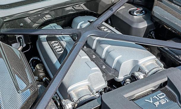 Audi R8 V10 plus/Mercedes-AMG GT R
