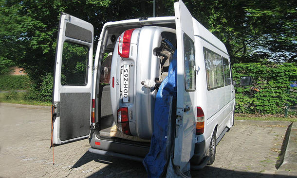 Transport: Auto hockant in Transporter