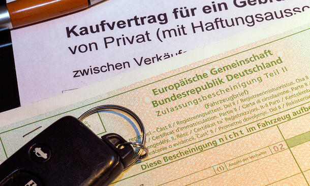 Beim privaten Autokauf ist es üblich, dass der Käufer:in die Sachmängelhaftung ausschließt. 