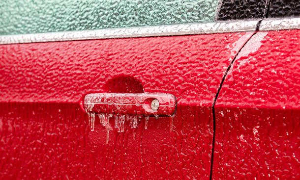 Autotür zugefroren? Das hilft!