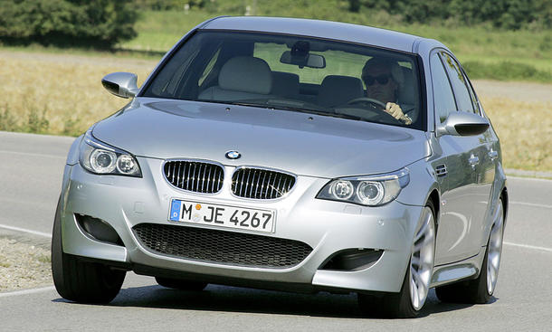 BMW M5 (E60): V10 (Motor); technische Daten & Kombi