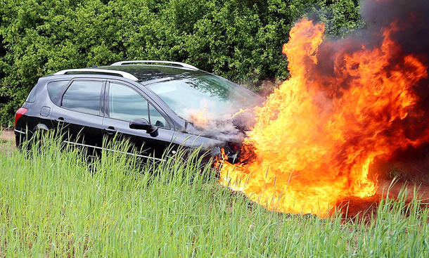 Verhalten bei Fahrzeugbrand