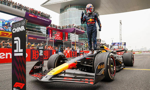 Max Verstappen auf seinem Formel 1-Boliden beim China-GP