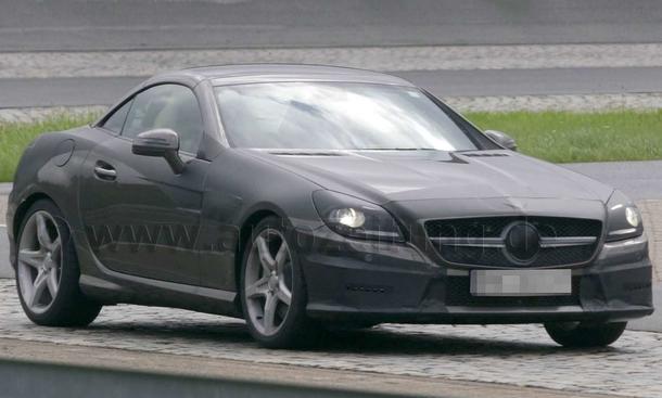 Stark getarnt: Mercedes SLK Erlkönig - Ende Januar hat die dritte Generation des Mercedes SLK Premiere© carparazzi Stark getarnt: Mercedes SLK Erlkönig