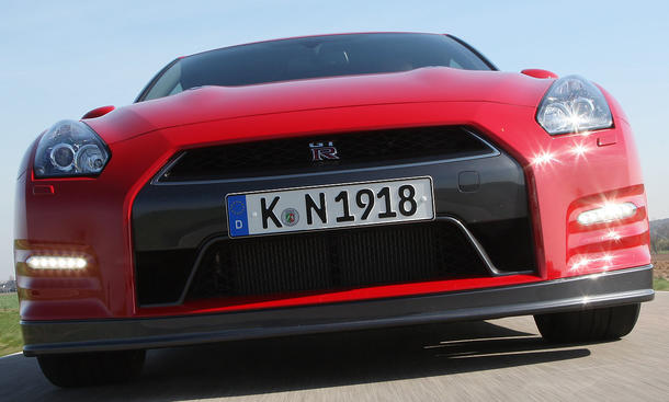Nissan Gt R Facelift Im Fahrbericht Autozeitung De Nissan Gt R Facelift Im Fahrbericht Autozeitung De