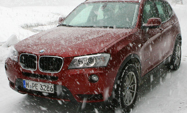 Im Dauertest: BMW X3 und Chevrolet Spark