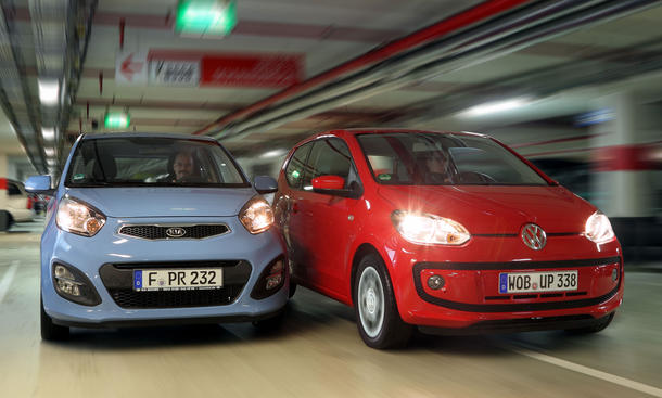 Der VW Up! tritt im Kleinwagen-Test gegen den Kia Picanto an