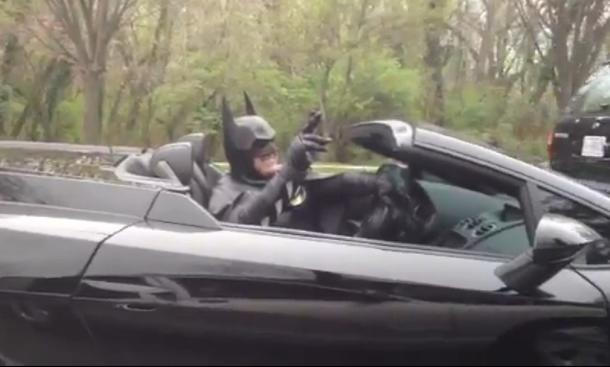 Batman in der Polizei-Kontrolle