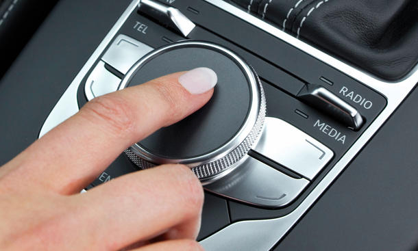 Audi-Werbung: MMI Touch als Flirt-Helfer