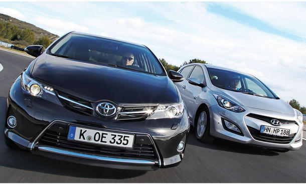 Vergleich Kompaktklasse Toyota Auris 2.0 D-4D Hyundai i30 blue 1.6 CRDi