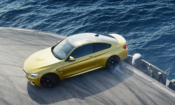 BMW M4 trifft Flugzeugträger: Driften für Fortgeschrittene (Video)