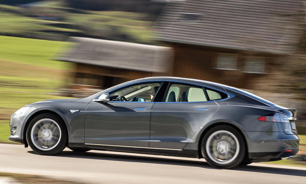 Tesla-Chef twittert: Lösung für die Reichweitenangst