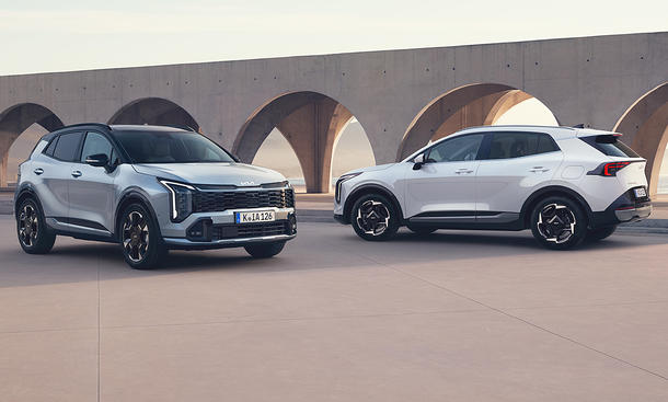 Kia Sportage Facelift (2025) - Kia Zwei Kia Sportage Facelift (2025) stehen nebeneinander.