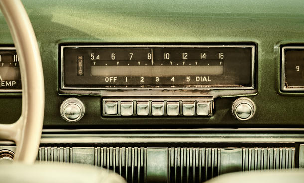 https://www.autozeitung.de/assets/styles/article_image/public/field/image/retro-autoradio.jpg?itok=_OjwmacP