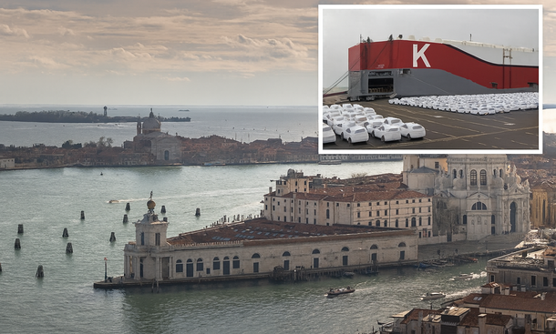 Touristenstadt trifft Transportlogistik: Venedig wird zum neuen Drehkreuz für VW. Der Grund dafür: Es soll klimafreundlicher und näher an den südeuropäischen Zielmärkten sein. - Collage/AUTO ZEITUNG Touristenstadt trifft Transportlogistik: Venedig wird zum neuen Drehkreuz für VW. Der Grund dafür: Es soll klimafreundlicher und näher an den südeuropäischen Zielmärkten sein.
