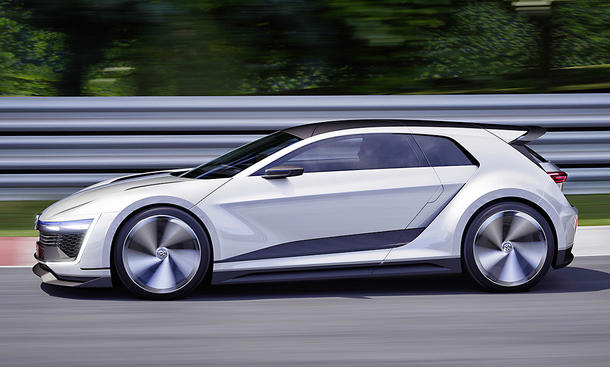 VW Golf Gte Sport가 측면에서 움직였습니다.