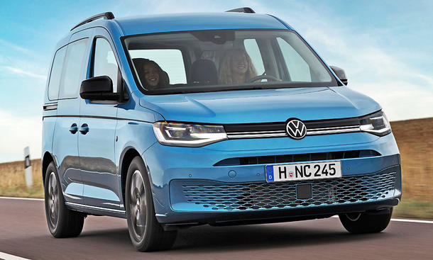 VW Caddy California (2020) dynamisch von vorne rechts