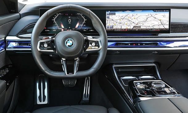 BMW i7