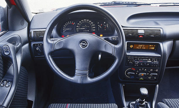 05-opel-astra-gsi-16v.jpg