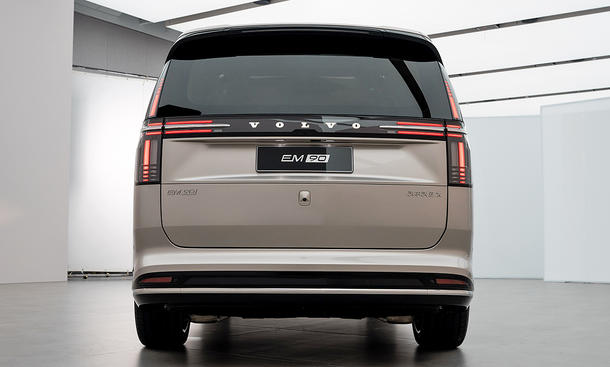 Volvo EM90 (2024)