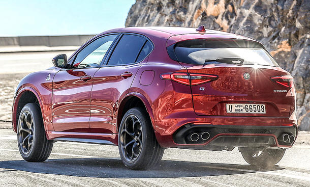 Alfa Romeo Stelvio QV (2017)