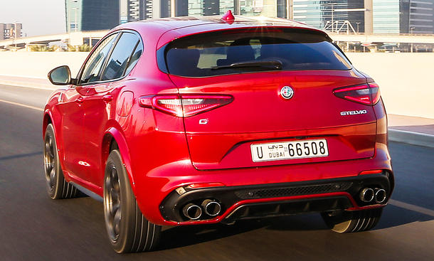 Alfa Romeo Stelvio QV (2017)