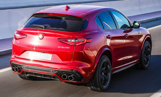 Alfa Romeo Stelvio QV (2017)