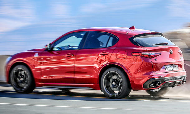 Alfa Romeo Stelvio QV (2017)