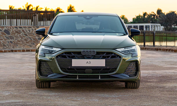 Das Audi A3 Facelift (2024) von vorne fotografiert.
