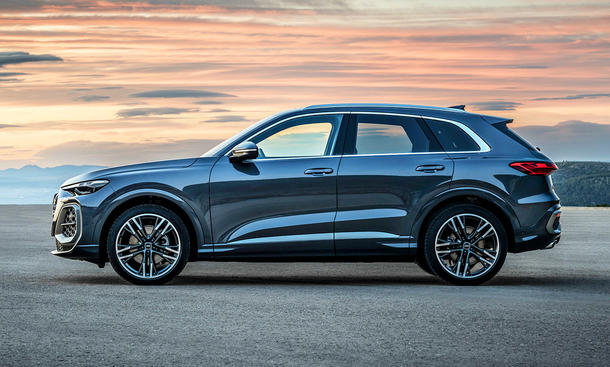 Der Audi Q5 (2025), von der Seite fotografiert.