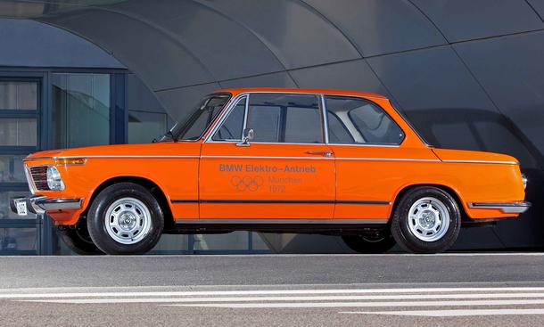 Der BMW 1602 Elektro stehend seitlich