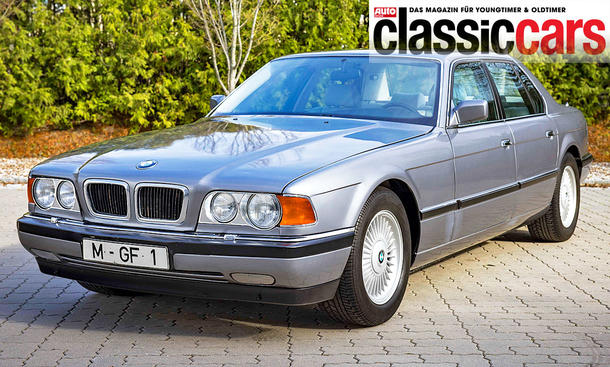 Der BMW 750iL V16 stehend von schräg vorne