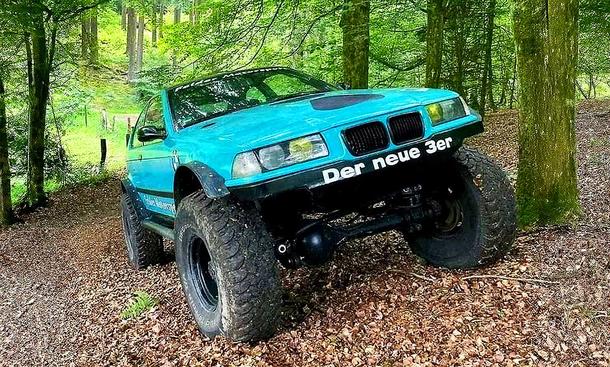 Blick von vorne auf den BMW 3er E36 Offroader.
