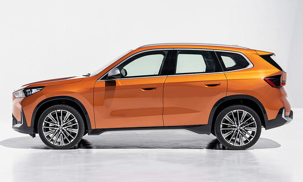 BMW X1 (2022); stehend, Seite