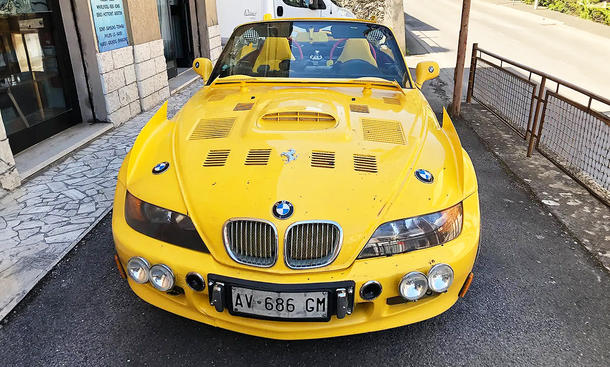 Blick von vorne auf den wohl hässlichsten BMW Z3 der Welt.