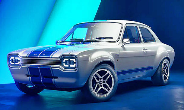 Der Boreham Ford Escort RS stehend von schräg vorne.