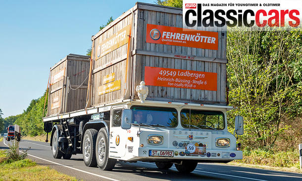 Der Büssing Supercargo Decklaster fahrend von schräg vorne.
